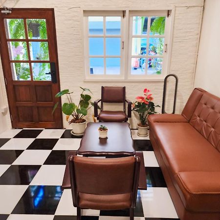 Noir Cafe And Hostel Chinatown Bangkok Extérieur photo