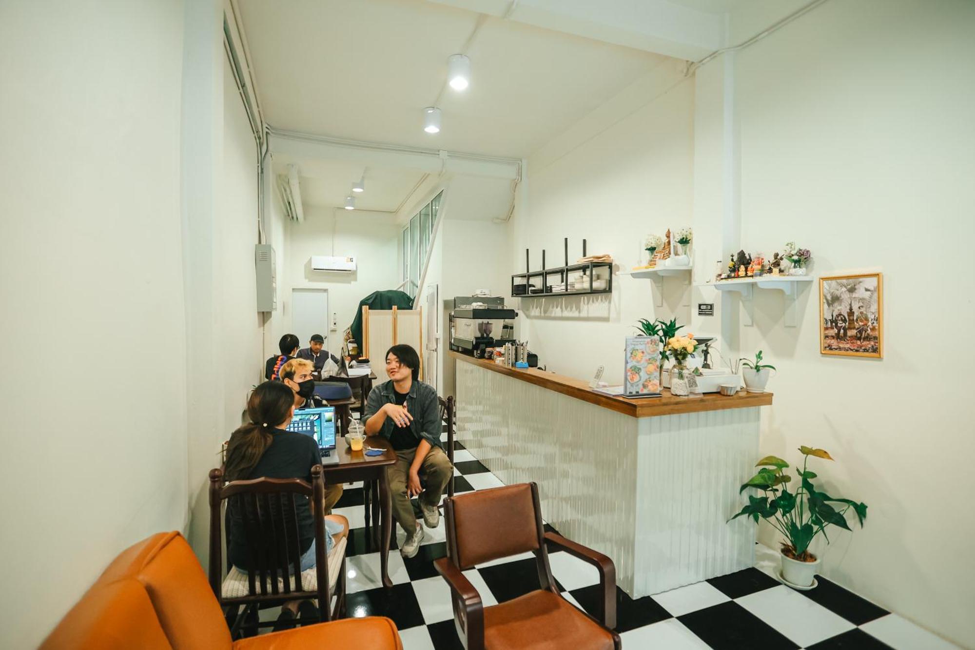 Noir Cafe And Hostel Chinatown Bangkok Extérieur photo