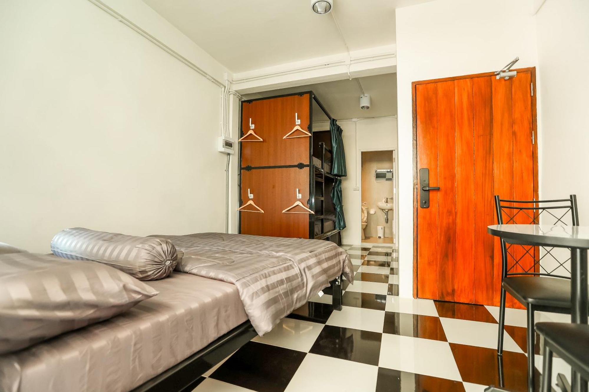 Noir Cafe And Hostel Chinatown Bangkok Extérieur photo