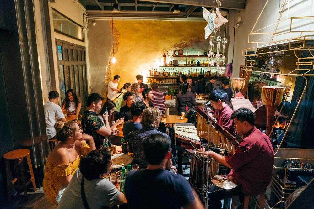 Noir Cafe And Hostel Chinatown Bangkok Extérieur photo