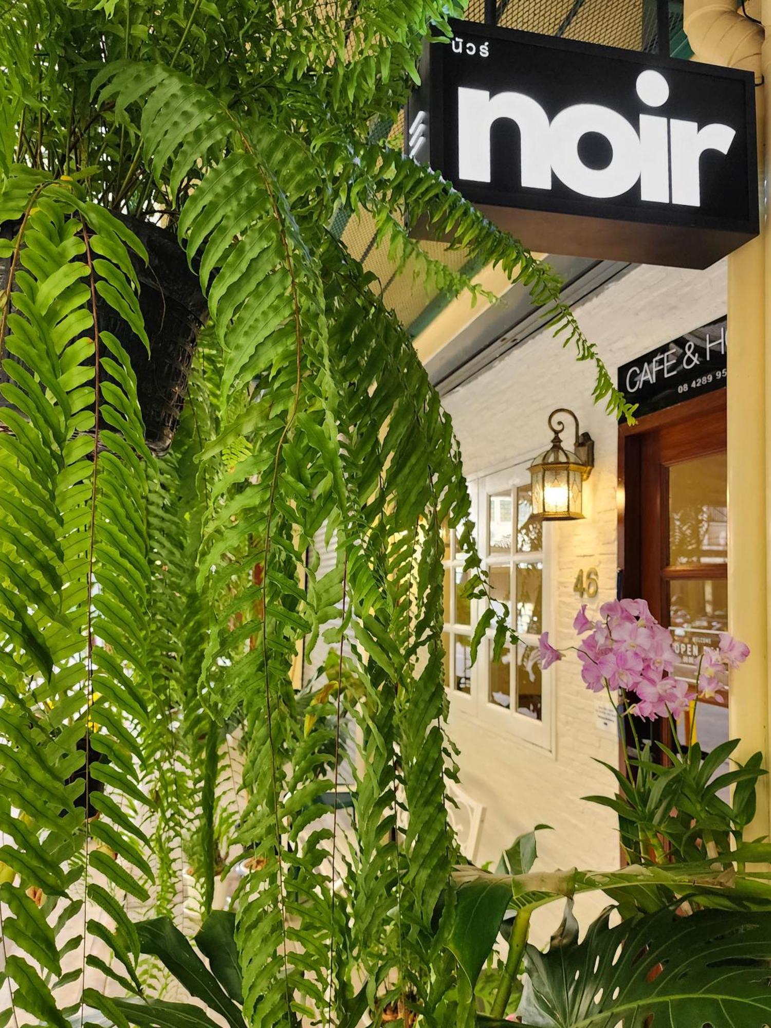 Noir Cafe And Hostel Chinatown Bangkok Extérieur photo