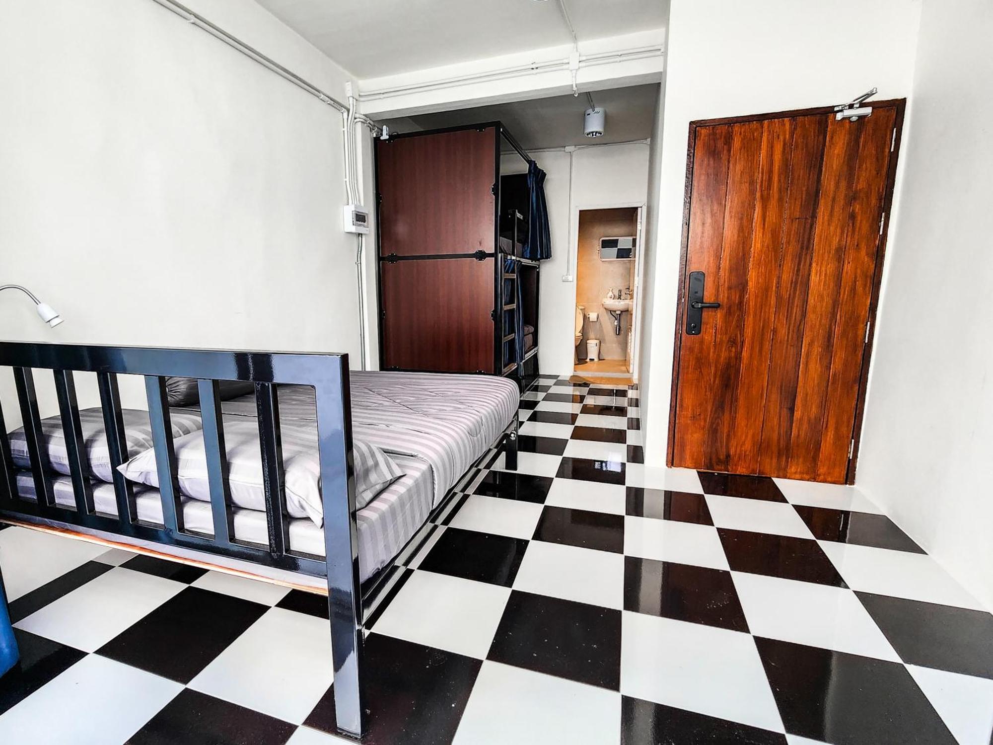 Noir Cafe And Hostel Chinatown Bangkok Extérieur photo